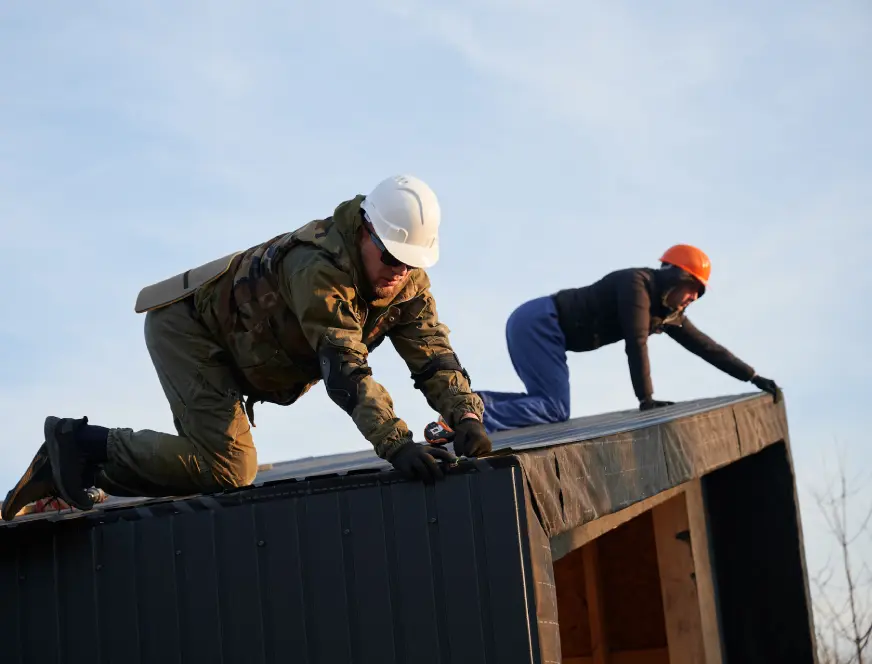 builder-installing-corrugated-iron-sheet-used-as-f-2023-11-27-05-35-32-utc