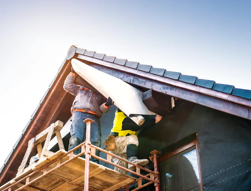 construction-workers-thermally-insulating-house-wi-2024-10-21-01-58-52-utc